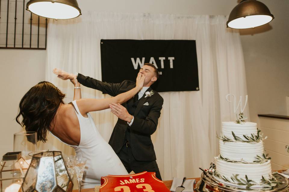 Cake smash wedding