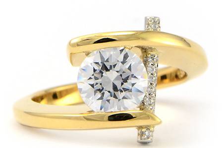 Diamond stone on gold ring