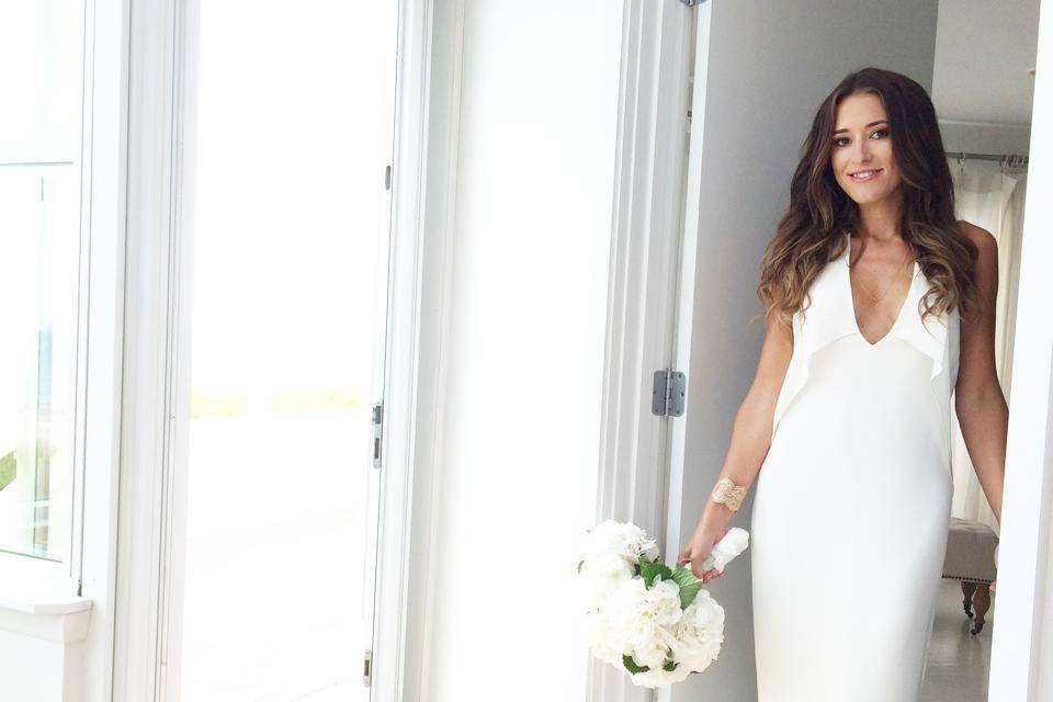 beach-chic bride with loose waves