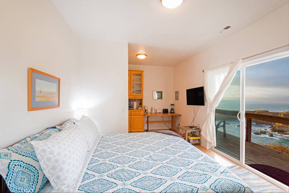 King bed at Cozy