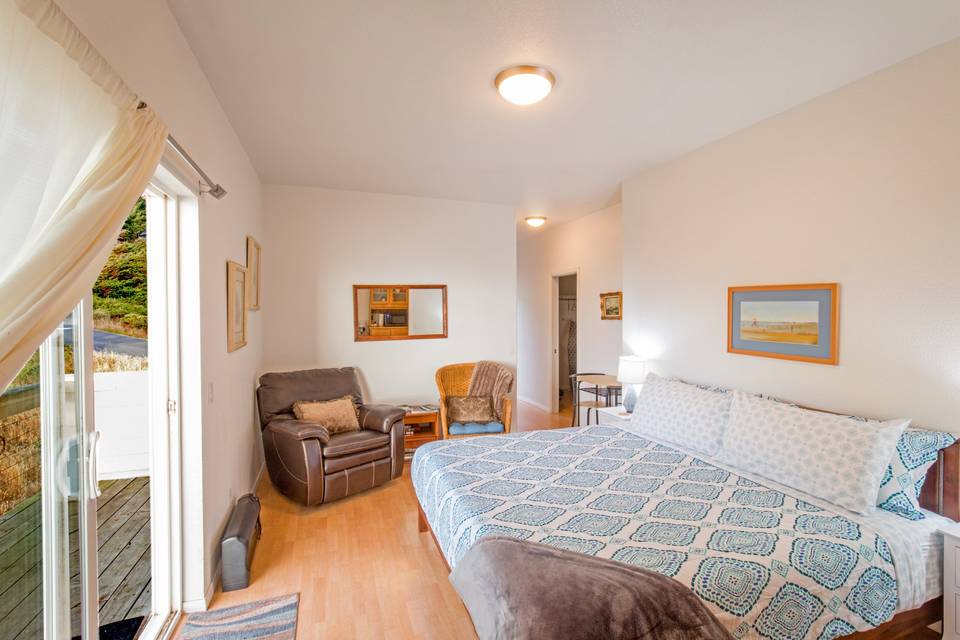 King bed at Cozy