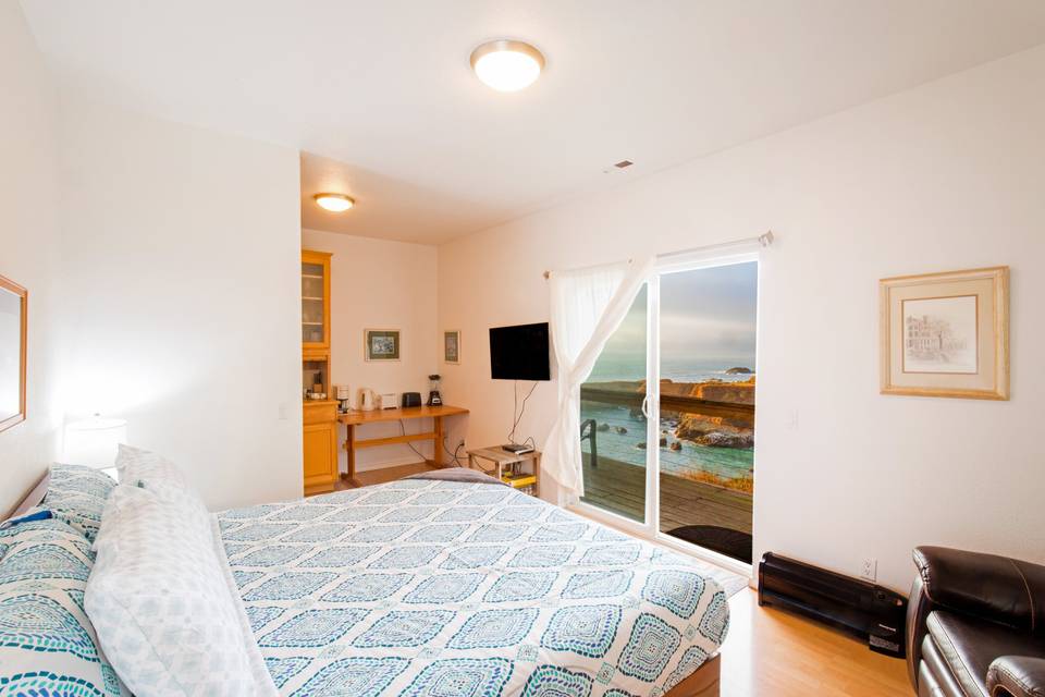 King bed at Cozy