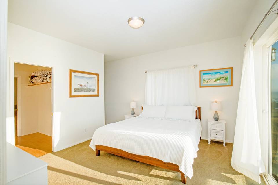 King bed at Exquisite