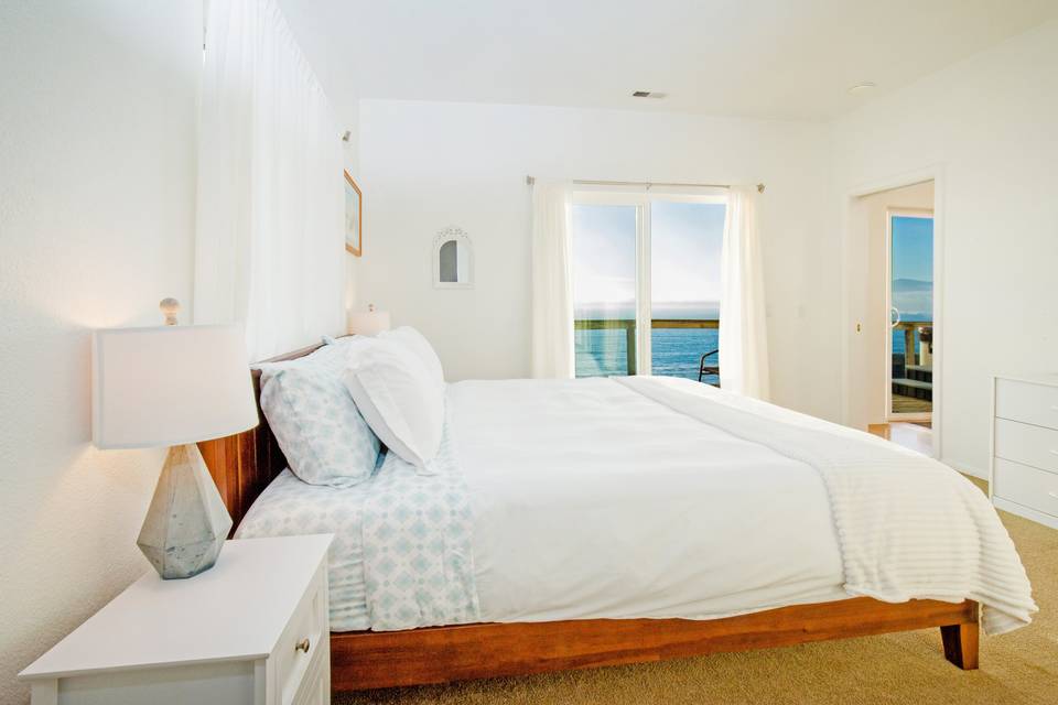 King bed at Exquisite