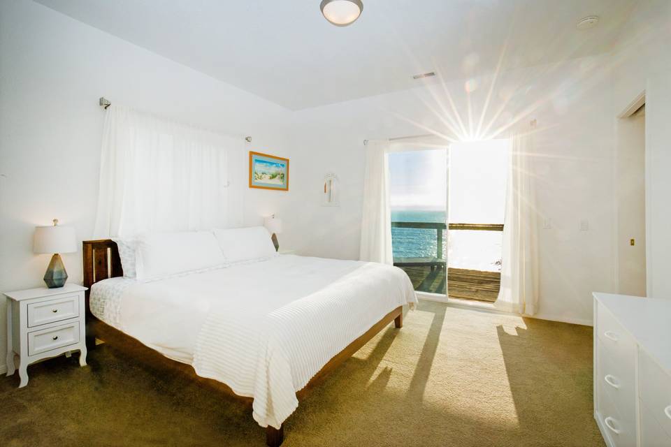 King bed at Exquisite