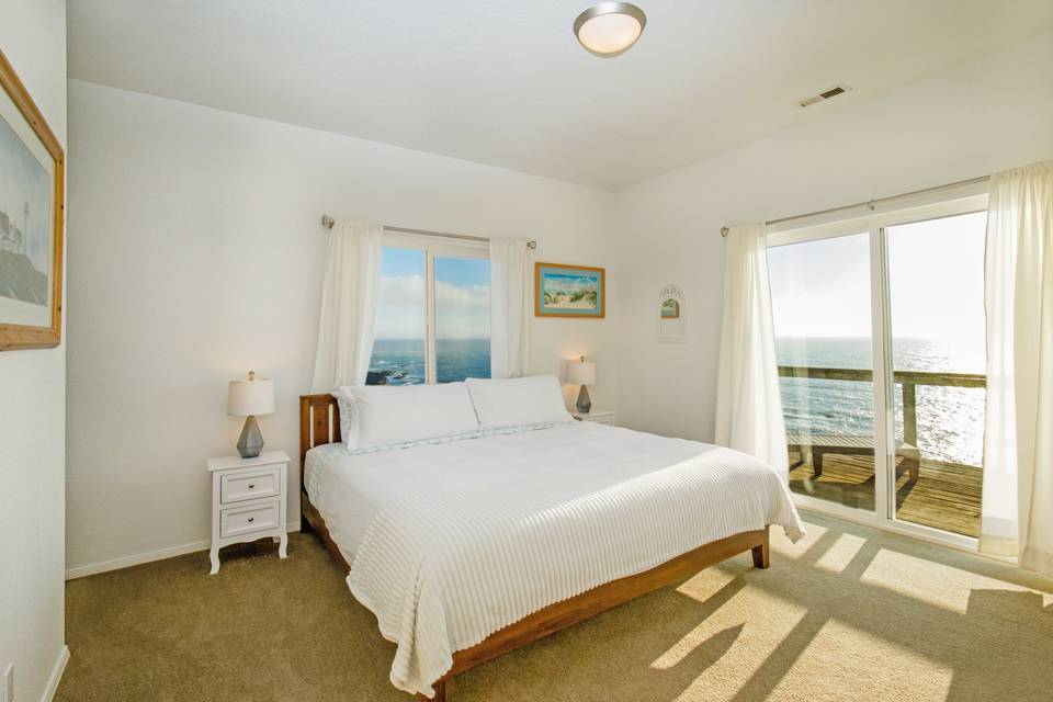 King bed at Exquisite