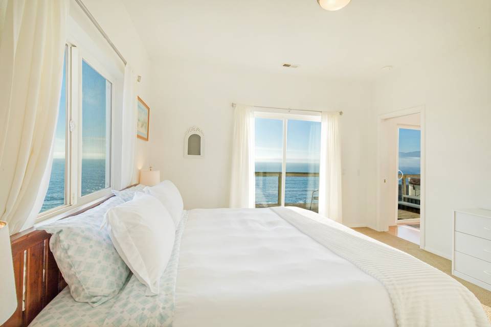 King bed at Exquisite