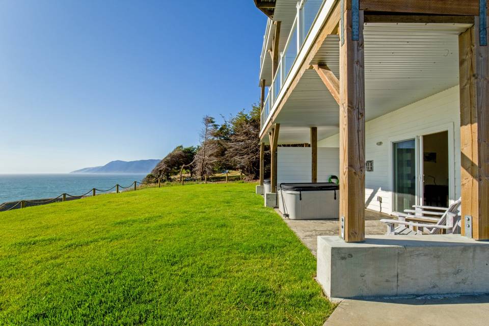 Spyglass Inn Lawn