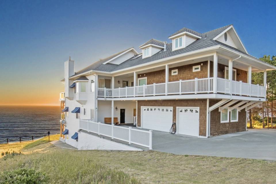 Spyglass Inn