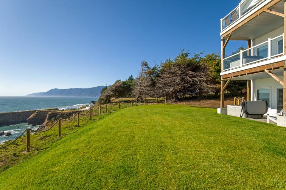 Spyglass Inn Lawn