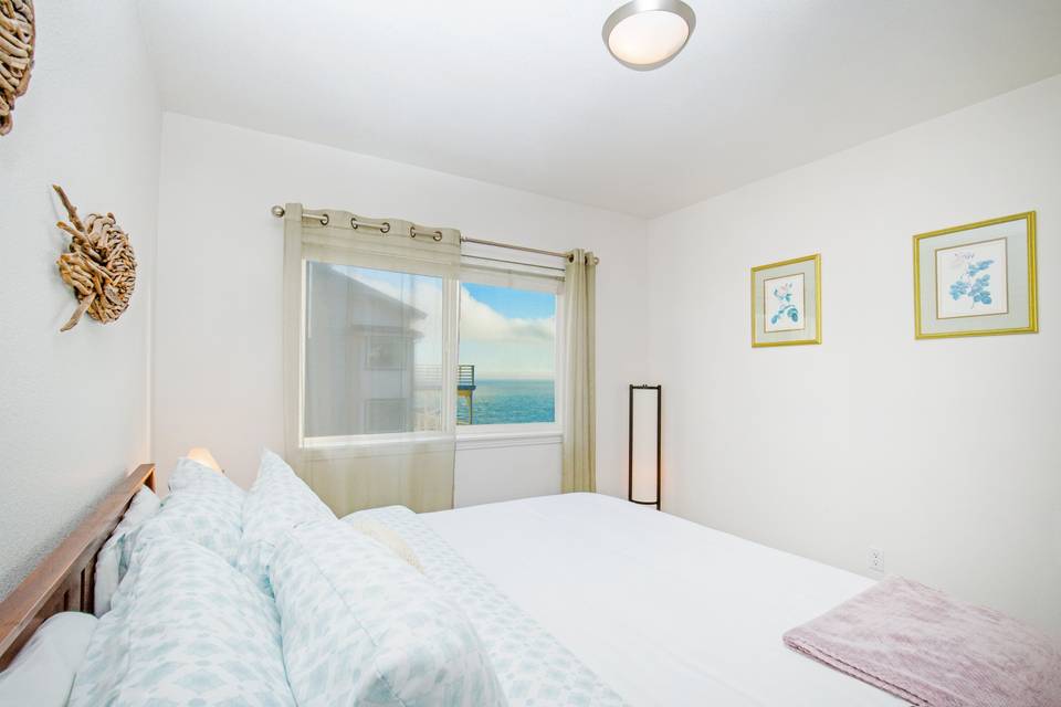 King bed at Stunning