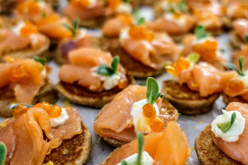 Smoked trout blinis