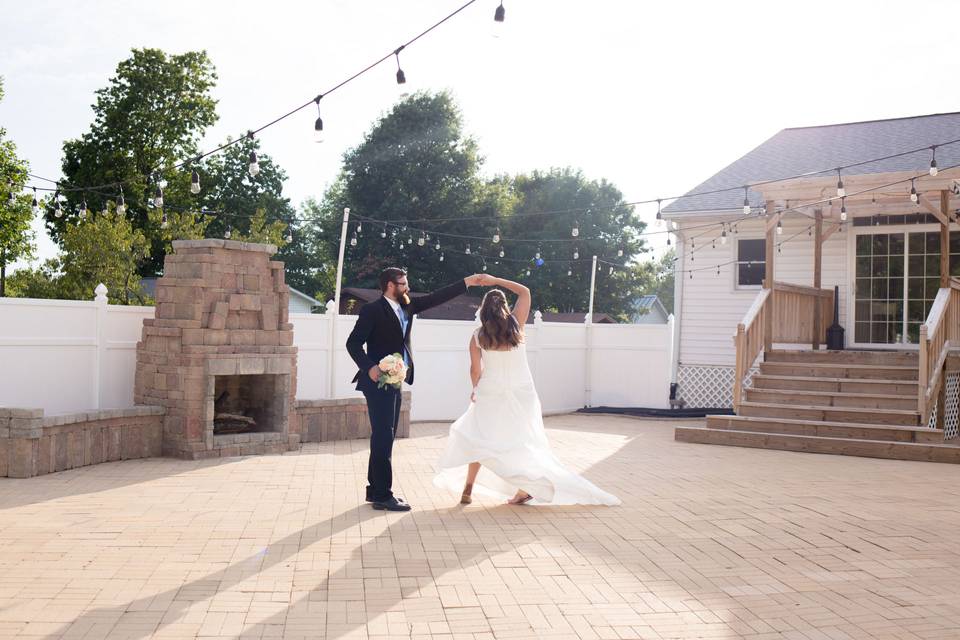 Couple dancing in courtyard