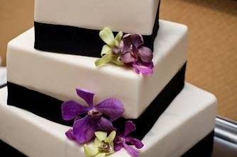 Purple flowers on the cake