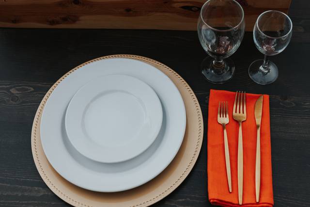 Place settings in autumn color