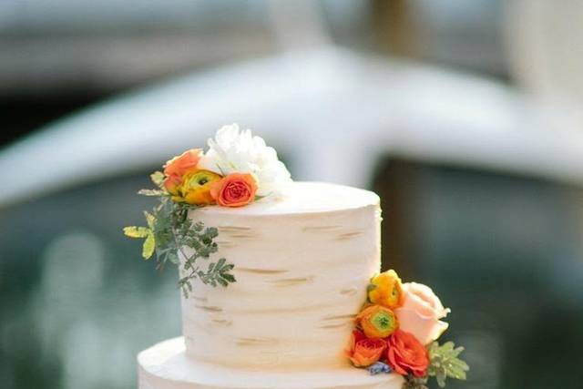 Love is Sweet! Exploring Different Types of Wedding Cakes and Desserts »  The Indigo Bride