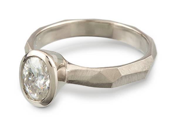 Oval moissanite chiseled ring