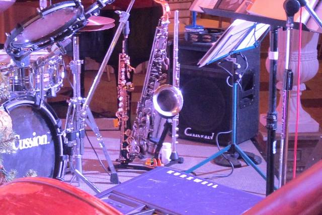 Westin Hotel Pasadena Wedding reception, Elegant Music Jazz Trio performs during dinner 626-797-1795