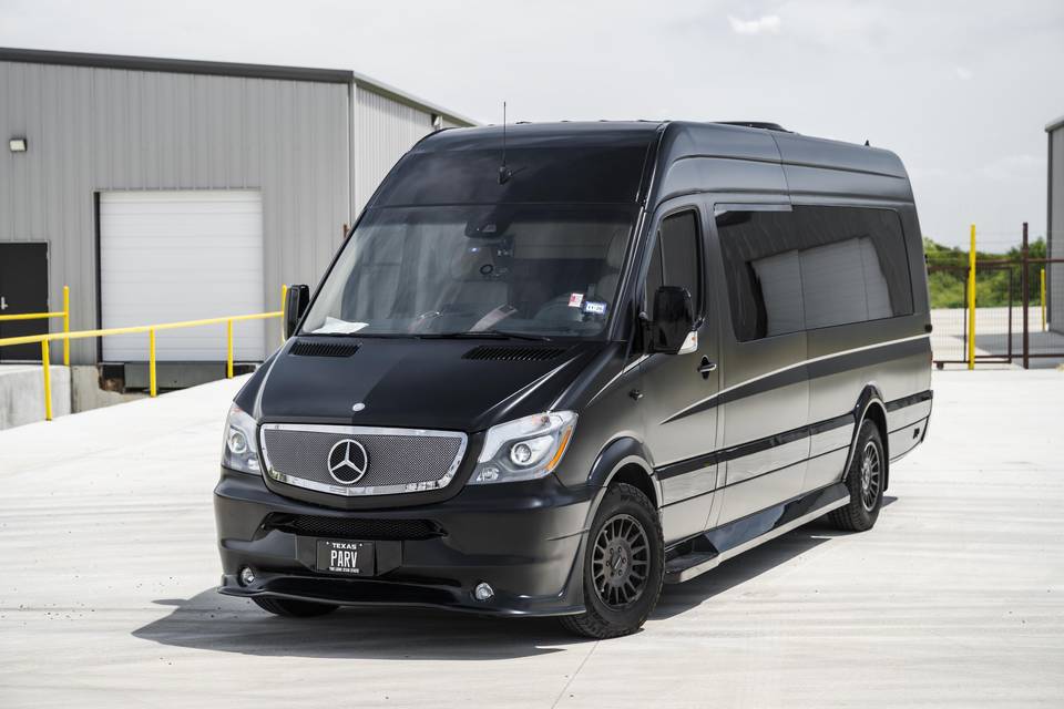 J-Lounge Sprinter exterior