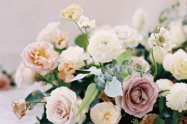 Fall wedding arrangement