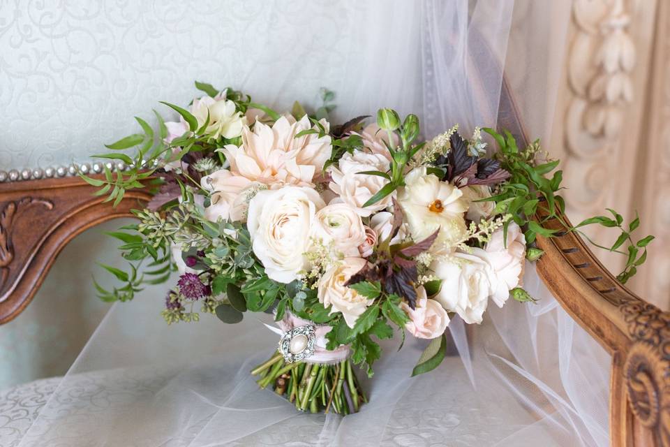 Blush bridal bouquet