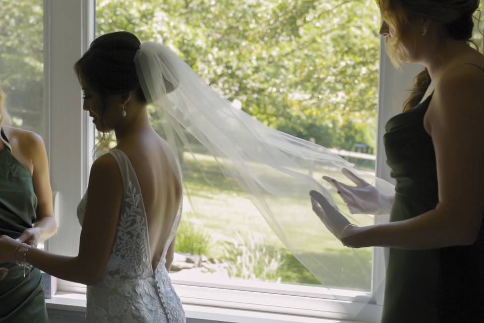 Bridal party getting ready