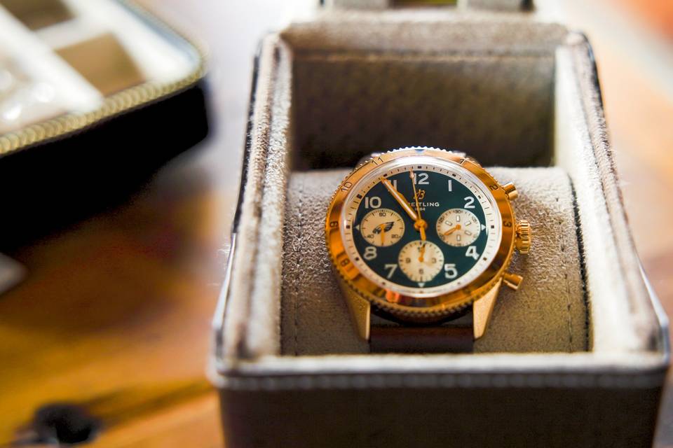 Groom watch