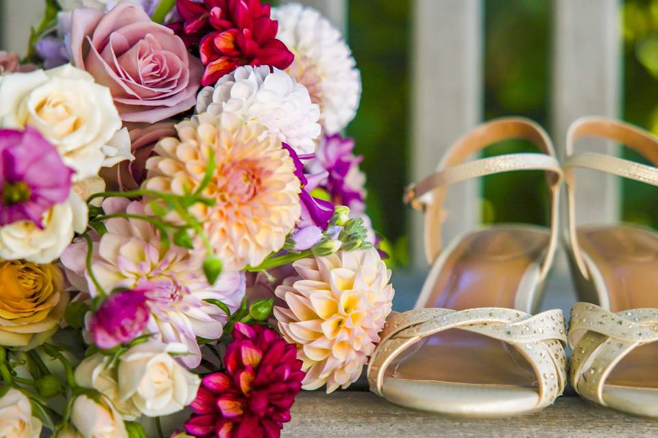 Bride bouquet and shoes