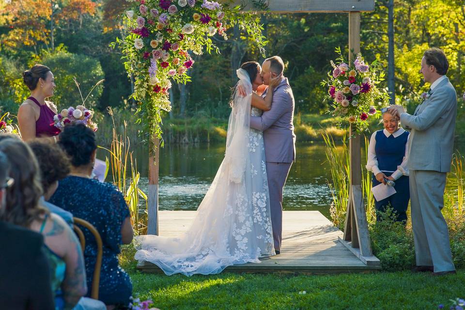 Ceremony kiss