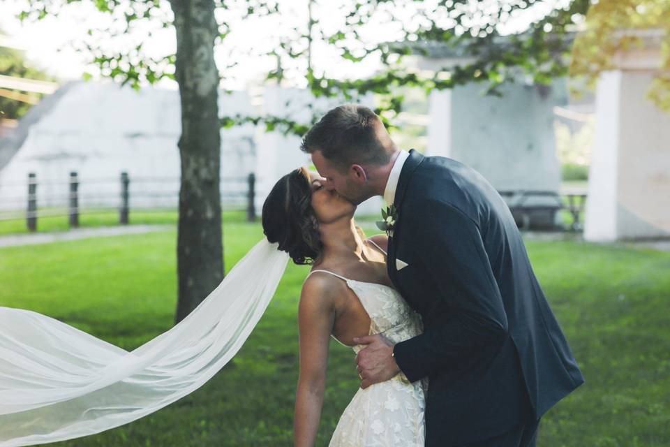 Flowing veil kiss PA
