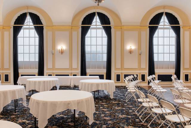 Hotel Leo Crystal Ballroom