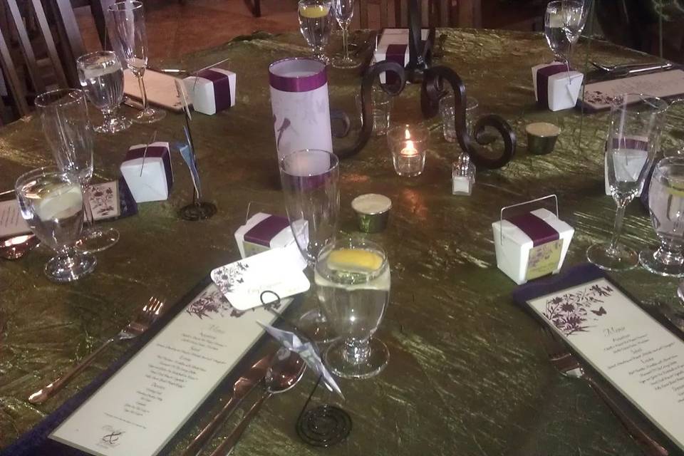 A completed look with menus and favors