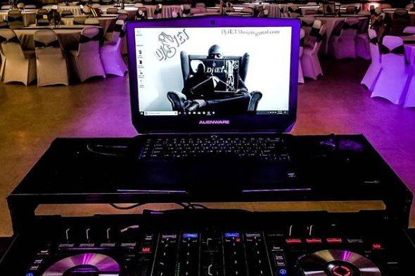 DJ mixing table Holbrook MA