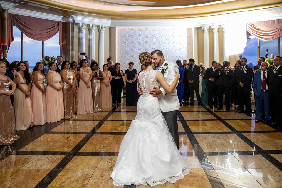 Bride & Groom dancing