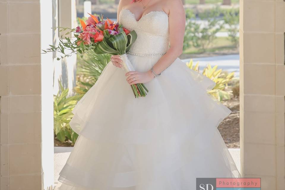 The bride at the venue's entrance