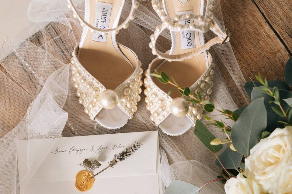 Santorini brides details