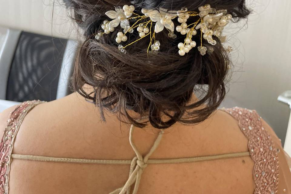 Textured bun with pearl branch