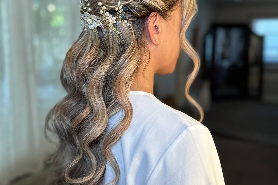 Romantic half up curls