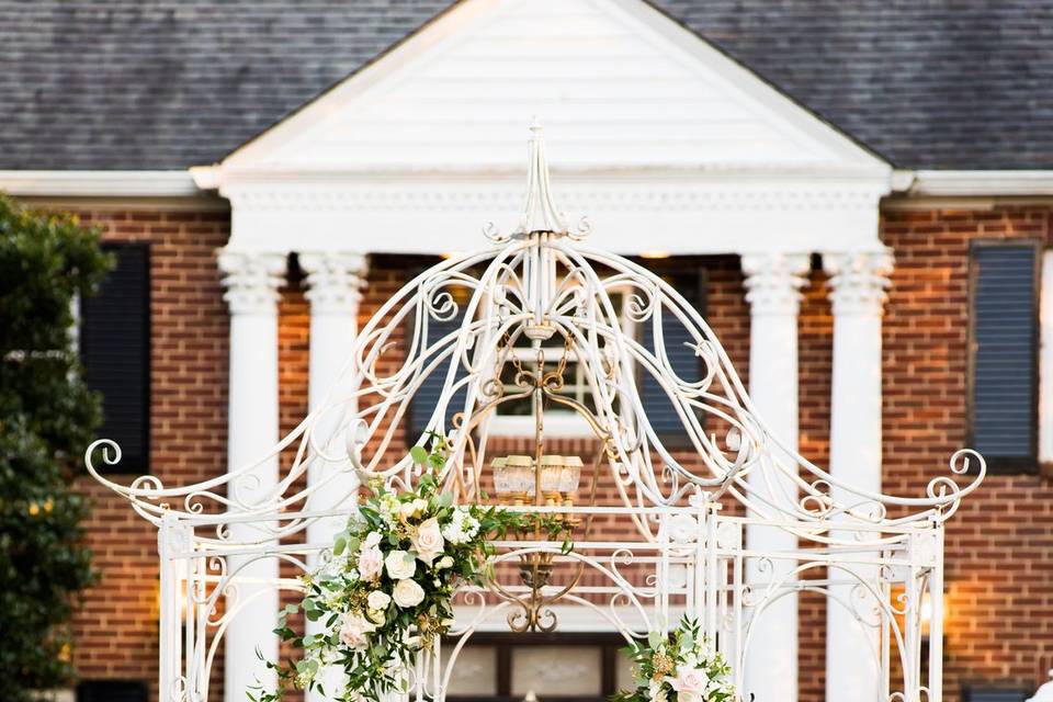 Newlyweds in the courtyard