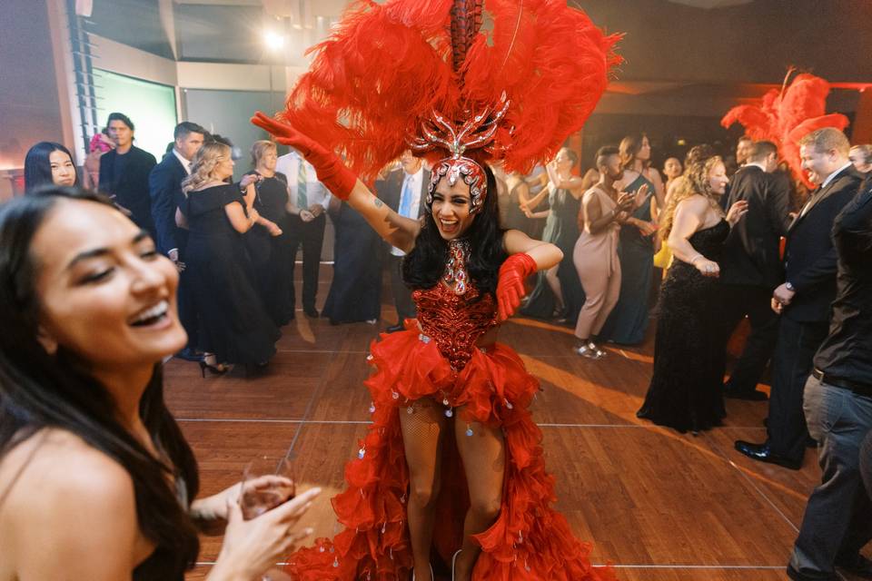 Hora Loca Dancer
