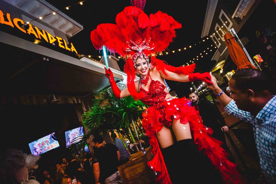 Hora Loca Stilt Walker