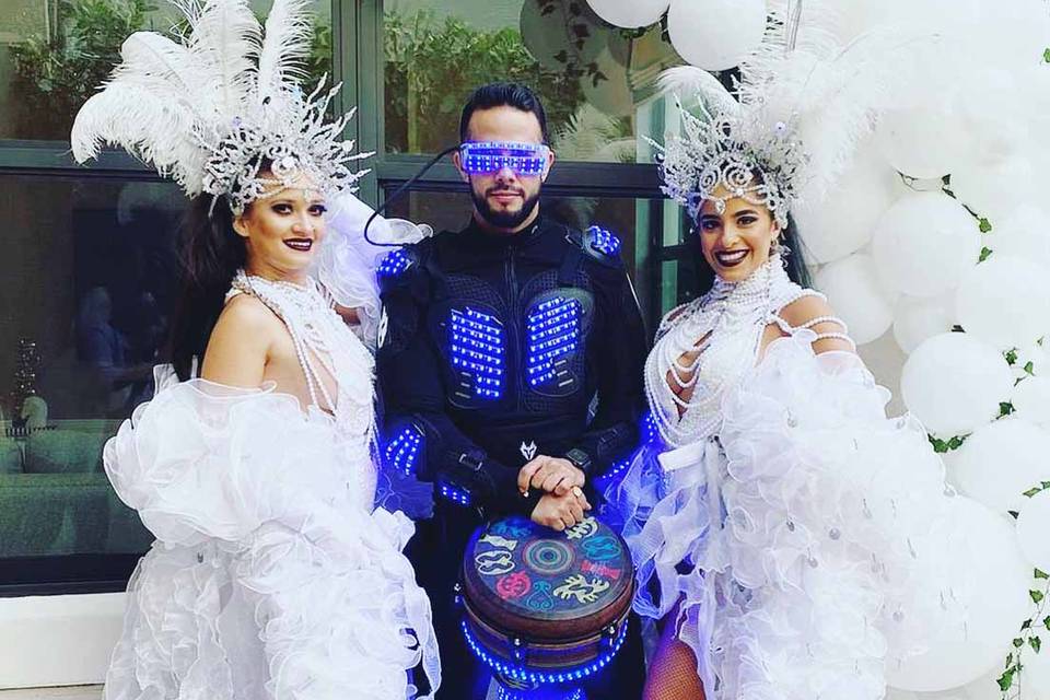 Hora Loca Performers