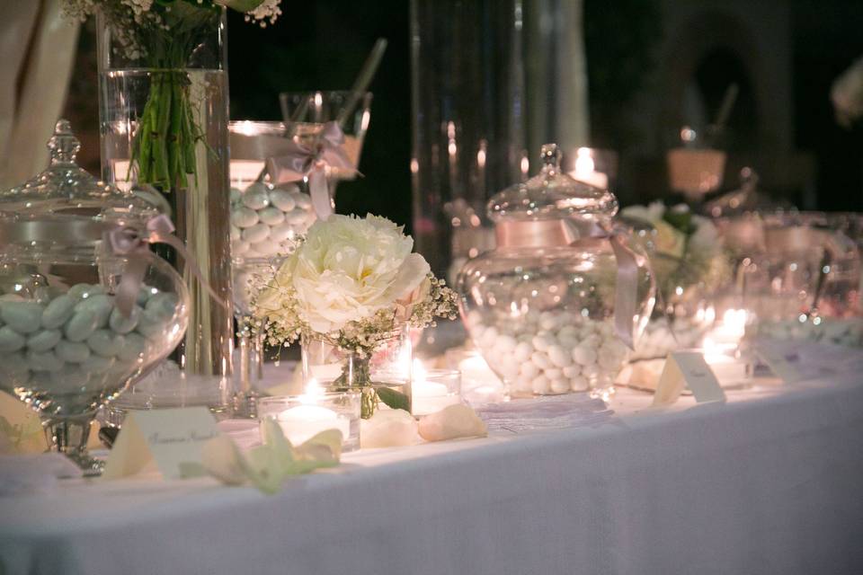 Confetti and flowers Michela Lunardi Events