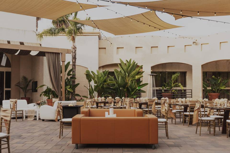 Palm Terrace - Social