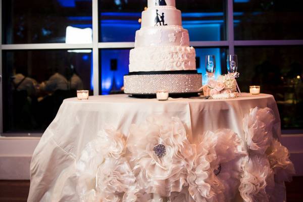 Wedding cake table