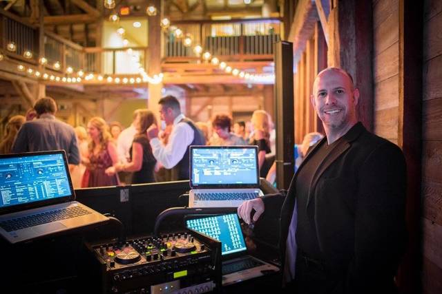 Diamond Entertainment Professional Disc Jockey Service