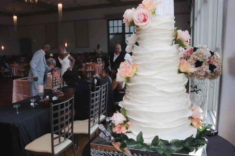 Elegant wedding cake