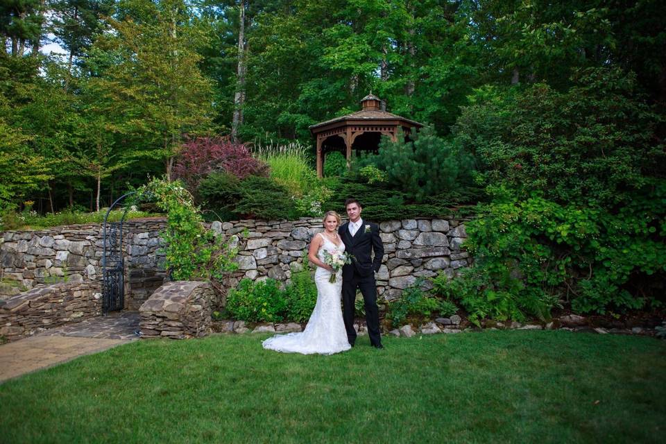 Granite Rose, Garden Couple