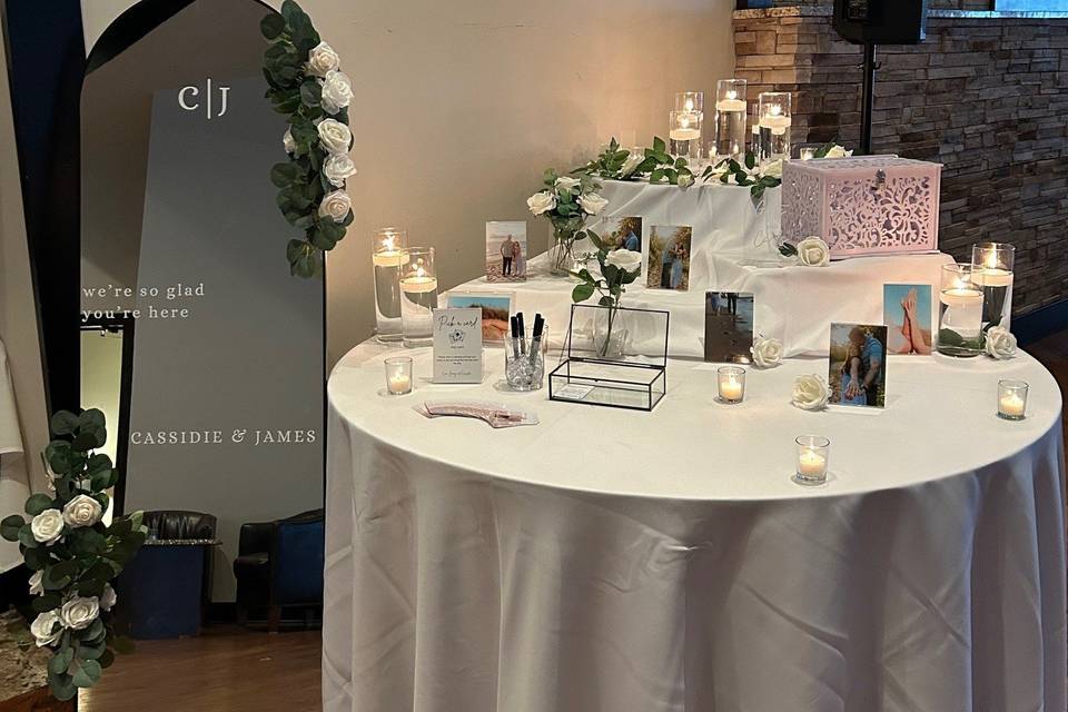 Cocktail Welcome Table