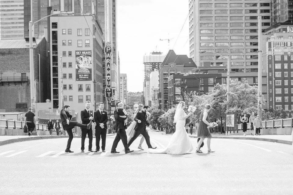 The couple with the bridesmaids and groomsmen